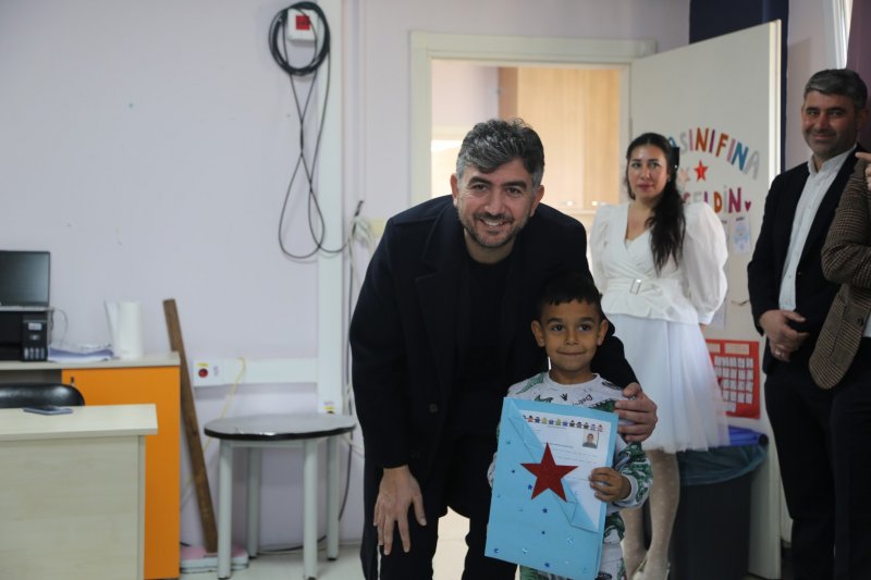 Başkan Şahin, Çocukların Karne Heyecanına Ortak Oldu