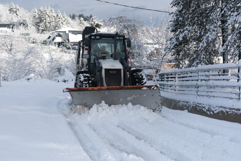 Sapanca Belediyesi Kar Küreme ve Tuzlama Çalışmalarını Aralıksız Sürdürüyor