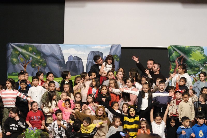 Sapanca Belediyesi’nden Çocuklara Eğlenceli ve Eğitici Tiyatro