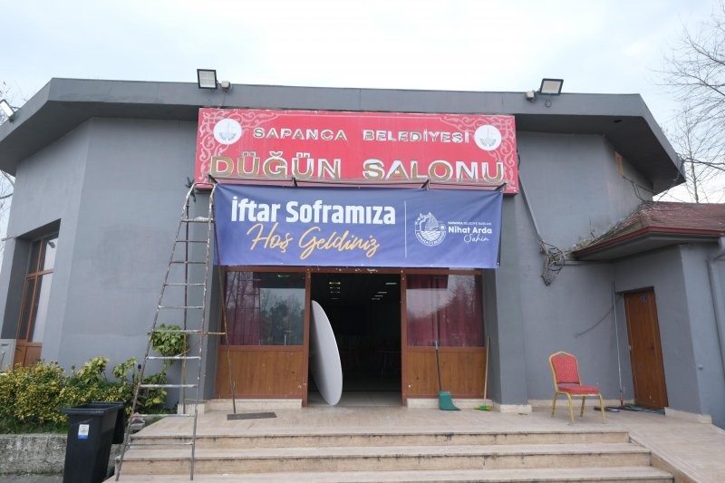 Sapanca Belediyesi, Ramazan Boyunca İftar Sofralarını Sapanca Düğün Salonu’nda Kuruyor