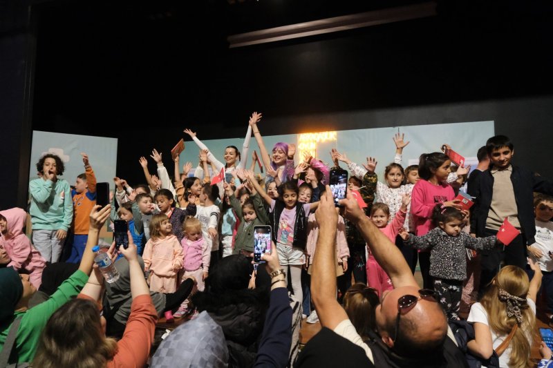 Sapanca’da Çocukların Mutluluğu Salona Sığmadı