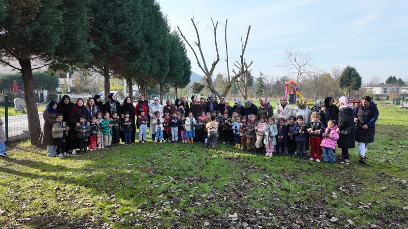 Sapanca’daki Minik Eller Fidanlarını Toprakla Buluşturdu