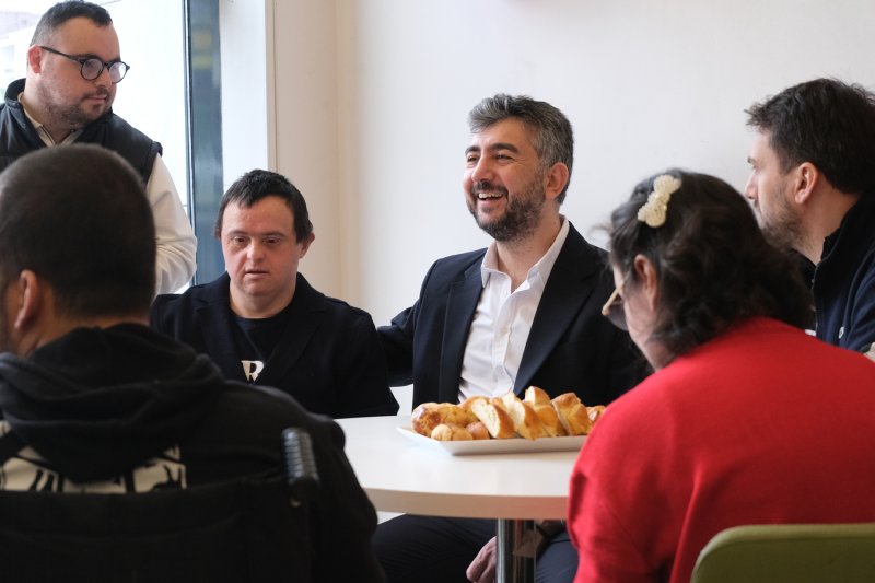 Sapanca’da Özel Öğrencilere Sürpriz Doğum Günü